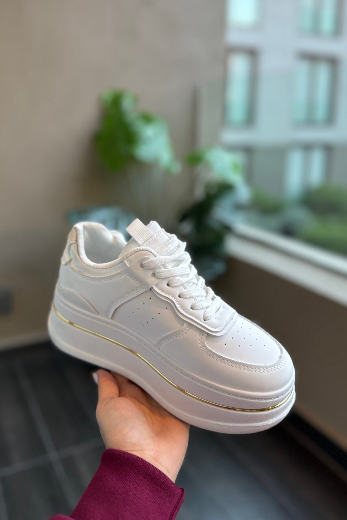 Zapatillas blancas básica LESKA
