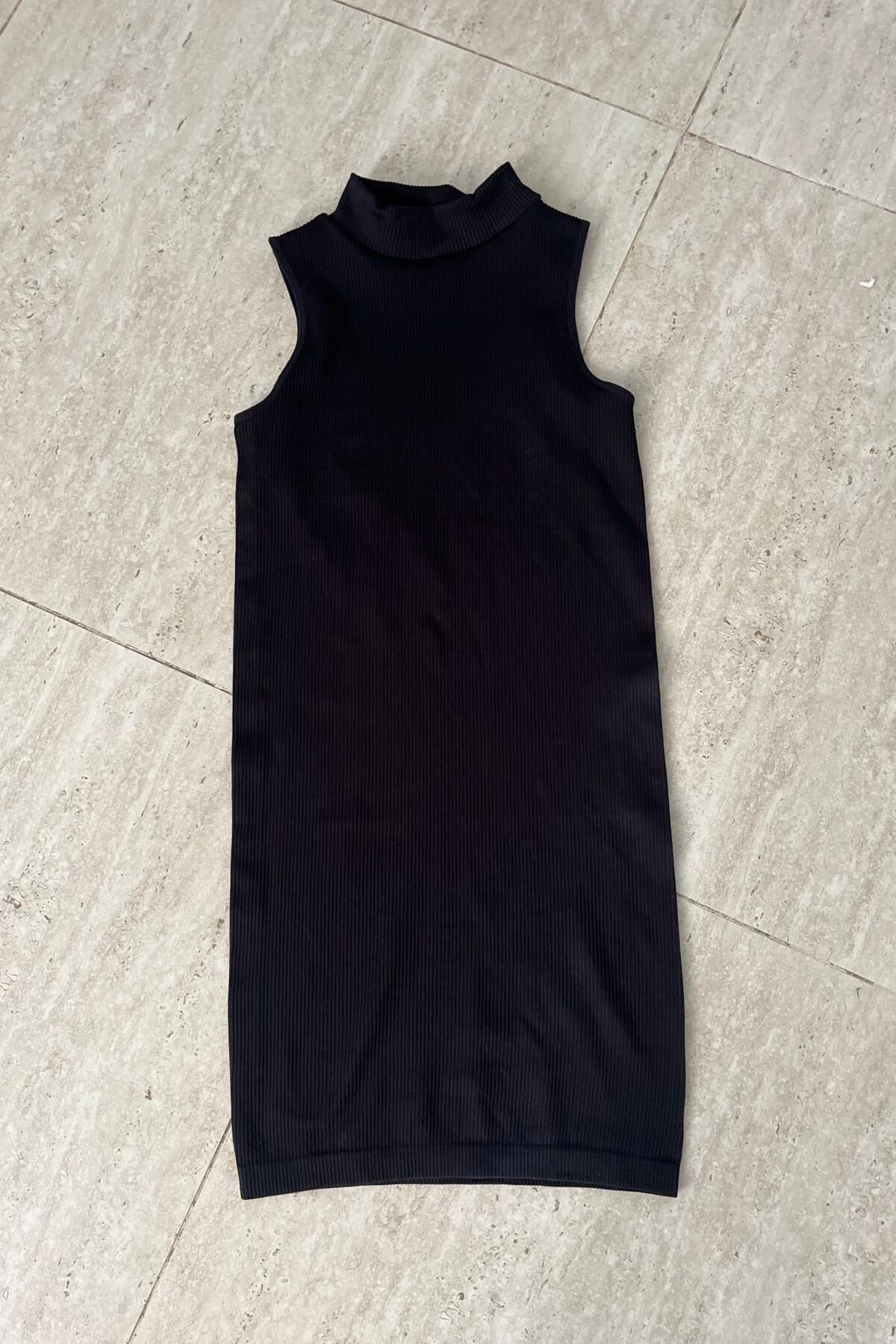 Vestido sin mangas con cuello nuevo estándar