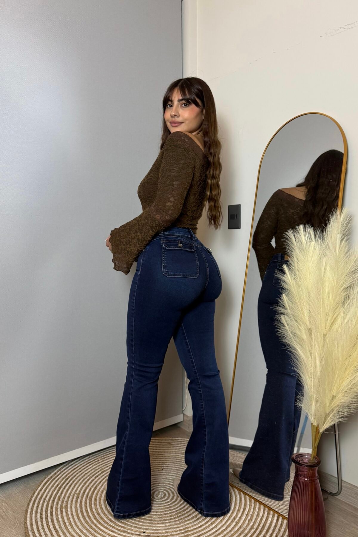 Jeans Flare Efecto Operada AZUL Tiro Alto Levanta Glúteos – Emporium | Confección Nacional | Envíos a Chile